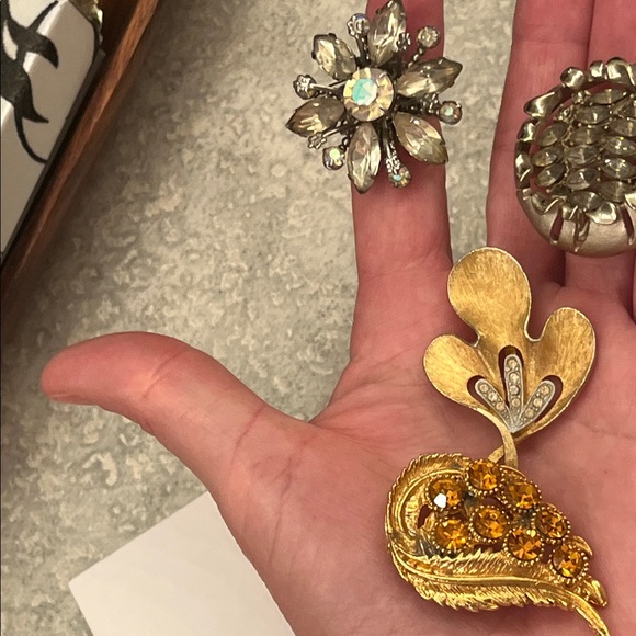 (3) Vintage brooches+ring - Picture 11 of 12